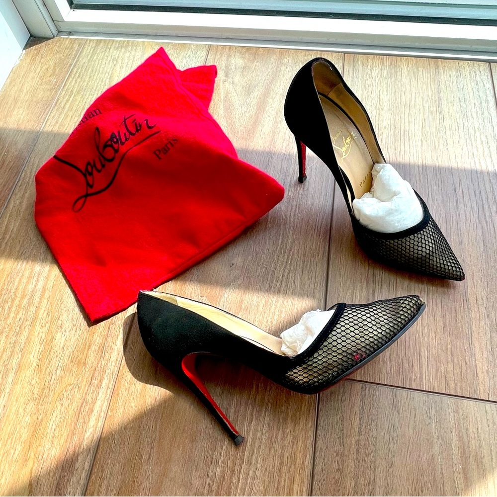 😻 Christian Louboutin classic black mesh suede pumps 😻